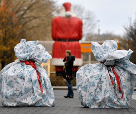 Bariere de beton „Anti - Terorism”, deghizate în „Cadouri de Crăciun”, au împânzit orașele Europei