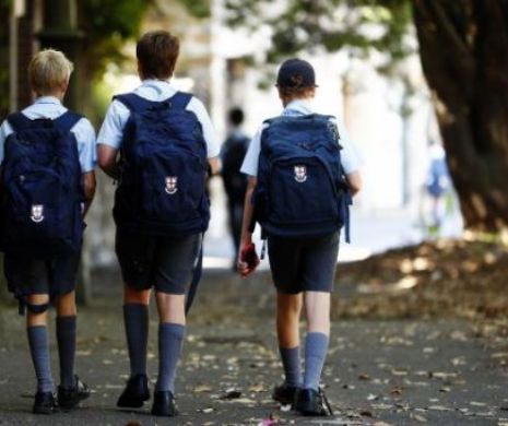 Biserica Anglicană: „Băieților de școală primară TREBUIE să li se permită să poarte FUSTE și TOCURI ÎNALTE”