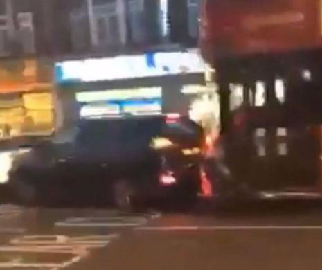 Cursă de COȘMAR la LONDRA! Șoferul unui AUTOBUZ a făcut un GEST INEXPLICABIL - VIDEO