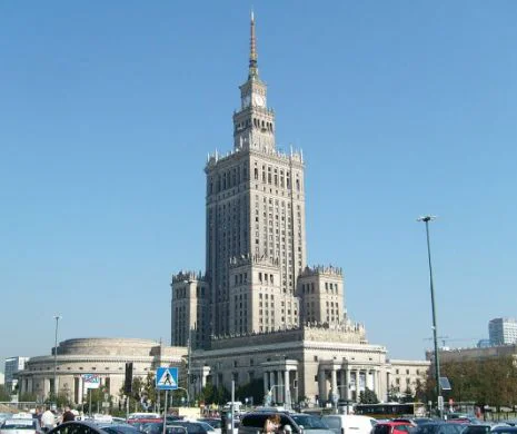 Despărţirea de COMUNISM, cu BULDOZERUL. GUVERNUL decide soarta celei mai înalte clădiri din Varşovia