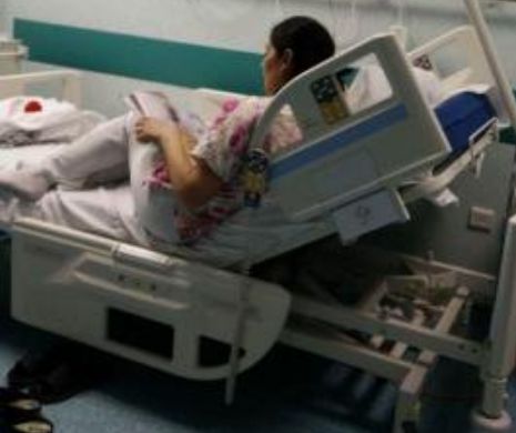 FOTO viral: Gestul unei asistente de la spitalul Grigore Alexandrescu a IMPRESIONAT până la LACRIMI