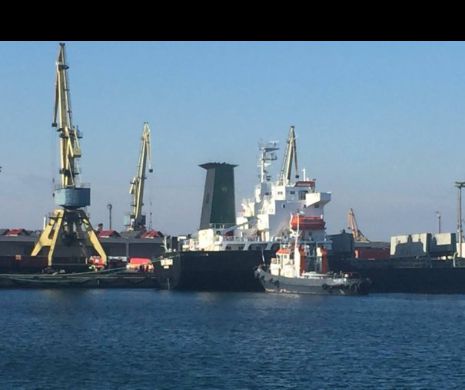 Incendiu la o navă în portul Constanța Sud. Unde au izbucnit FLĂCĂRILE și ce s-a întâmplat cu cei 12 marinari sirieni -Foto