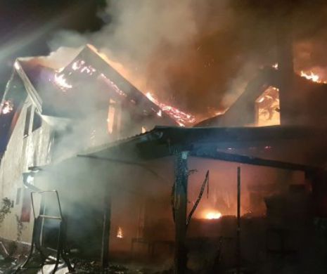 Incendiu la pensiunea Rafa. Șapte persoane evacuate I GALERIE FOTO