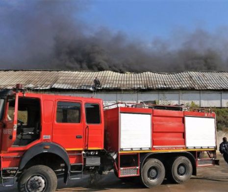 Incendiu uriaș la o fabrică de carne din Tulcea