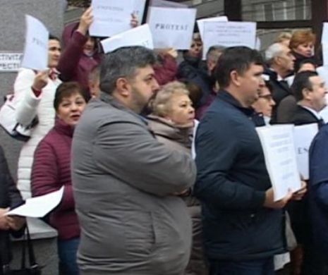 NEWS Alert. Angajaţii APIA PROTESTEAZĂ în faţa Ministerului Agriculturii