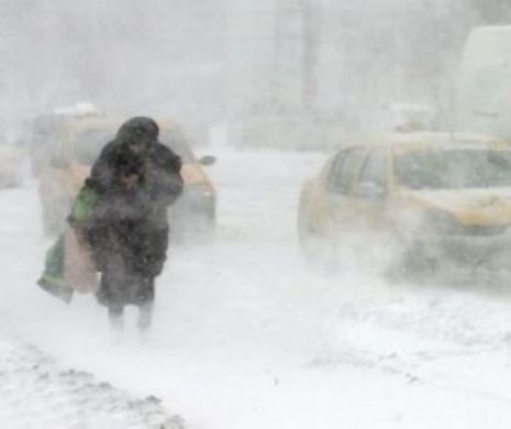 România, PARALIZATĂ de primele ninsori! Primele localități IZOLATE, în Vrancea. NERVI pe centura Capitalei