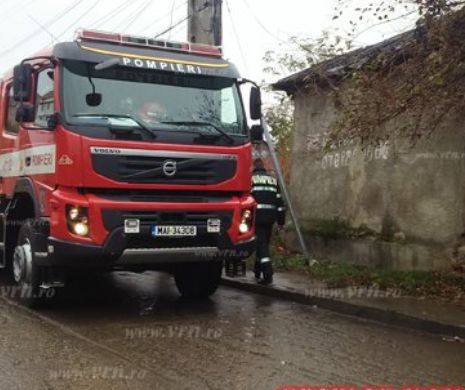 VASLUI. Nişte boschetari piromani au incendiat o casă din Bârlad