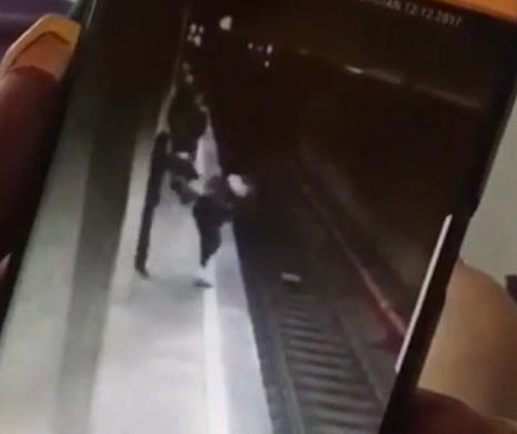 Alte IMAGINI ȘOCANTE cu CRIMINALA de la metrou! Cum a împins-o pe prima victimă, cea care a SCĂPAT - VIDEO