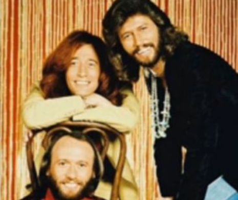Beatles-ul Ringo Starr şi Barry Gibb de la Bee Gees făcuţi cavaleri de Regina Elisabeta a-II-a