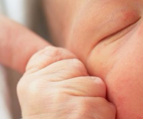 Conexiunea emoțională și atașamentul la bebeluși – Câteva observații de la BabyNeeds.ro