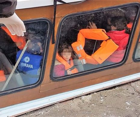 Doi cetăţeni turci, arestați pentru aducerea a 65 de migranţi pe Marea Neagră