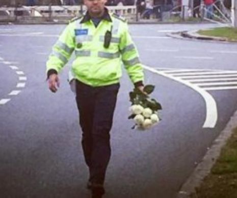 Gestul unui POLIŢIST a uimit o lume întreagă. Ce-a făcut cu trandafirii aruncaţi spre sicriul REGELUI