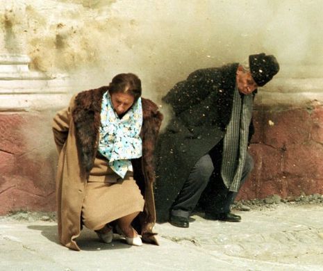 Împușcarea soților Ceaușescu, decisă într-un WC al MApN. Detaliile care nu s-au văzut pe filmarea execuției