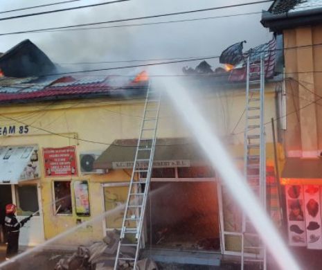 Incendiu de 8 ore în zona centrală a TImișoarei. Au ars magazine pe 3.000 mp I FOTO – VIDEO