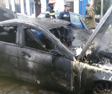 INCENDIU STUPID în centrul Bucureștiului. O mașină a luat foc din cauza unui motiv HALUCINANT