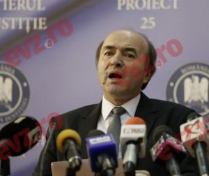 Ministrul Toader încearcă marea cu degetul! DEZVĂLUIRI despre vizita în Malaezia: „Chiar dacă sunt infractori, vrem să le salvăm viața...”