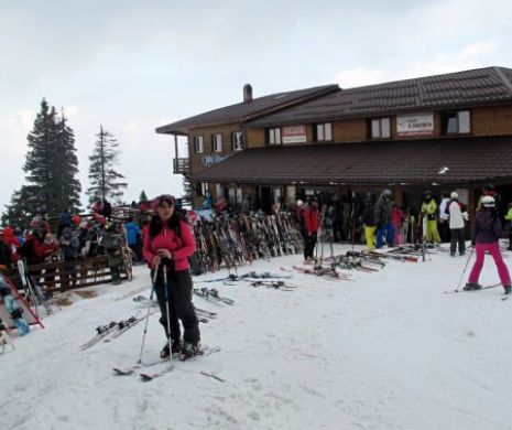 Număr record de accidente pe pârtiile de schi. Aproape 40 de turişti au suferit traumatisme pentru că nu au respectat indicaţiile salvamontiştilor