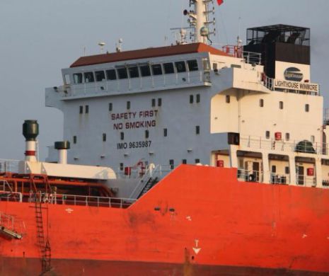 O navă CHINEZĂ a fost SECHESTRATĂ de sud-coreeni, pentru că transfera petrol NORD-COREENILOR, în secret