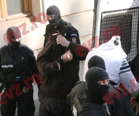 Omoruri prin TORTURĂ, comise după eliberarea condiționată de doi ucigași, condamnați acum la ÎNCHISOARE PE VIAȚĂ