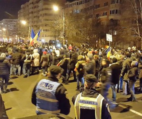 PROTESTE ample în București și alte ZECI de orașe. Gest COMEMORATIV pentru Regele Mihai