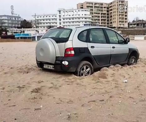 Șofer blocat cu mașina pe plaja din Eforie. Amenda, 20.000 de lei