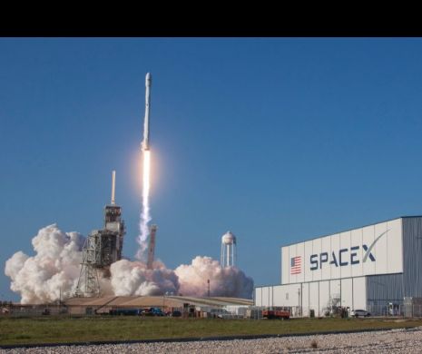 SpaceX lansează a lansat 10 sateliți