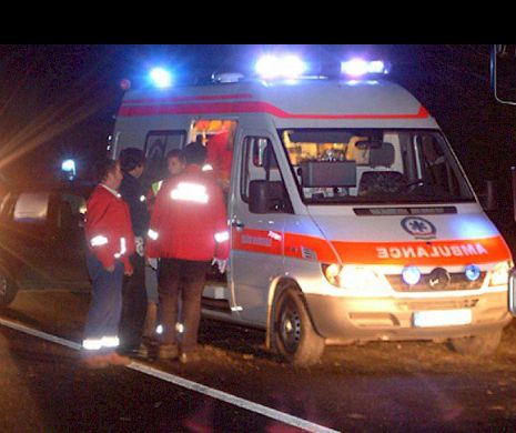 ACCIDENT de AUTOBUZ! Trei persoane rănite în Gorj după un derapaj în ȘANȚ
