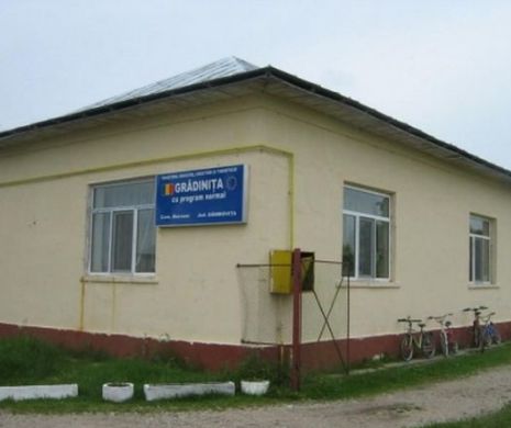 Alertă în Dâmbovița! 3 copilași au fost duși la spital după ce educatoarea lor a fost internată cu TBC