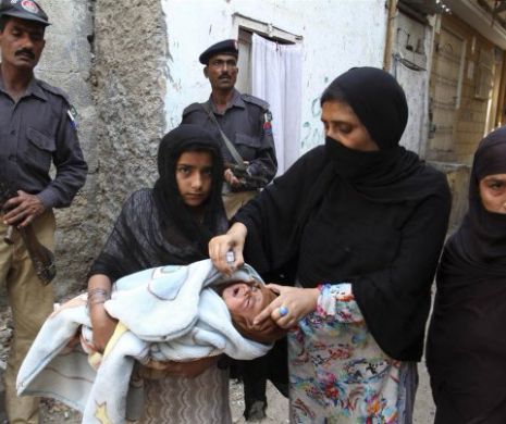 Două cadre medicale care administrau vaccinuri contra poliomielitei au fost ucise