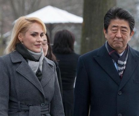 În lipsa unui omolog român Premierul Japoniei s-a plimbat cu Gabriela Firea în parc