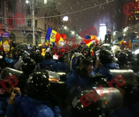 Jandarmeria Română, un nou comunicat CONTROVERSAT după acțiunea jandarmului de la protestele #rezist