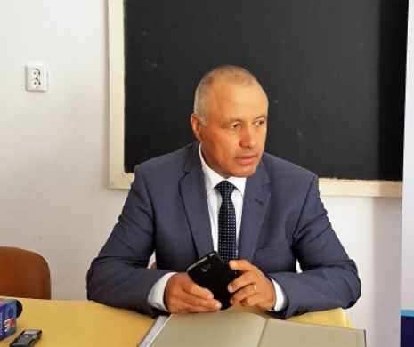 Liviu Pop CONTRAZIS de un inspector general școlar: “TELEFONUL elevului NU POATE FI CONFISCAT”