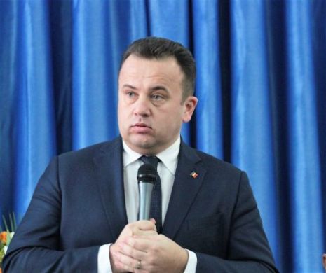 Liviu Pop despre profesorul de religie: “PRESUPUNERE FALSĂ, cazul e în anchetă”. Ministrul Educației nu cedează, interzice telefoanele la ore