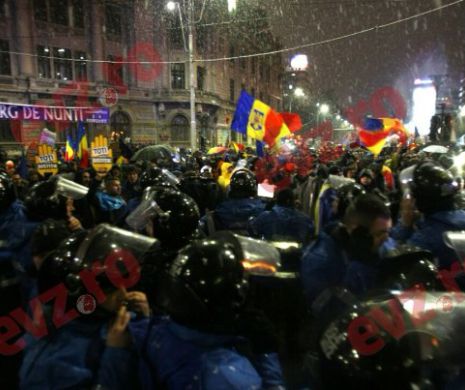 Protestatari din întreaga țară au AJUNS în București! Marele MITING din Piața Victoriei începe OFICIAL la ora 18.00