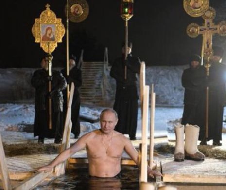 Putin a făcut baie GOL în apa ÎNGHEȚATĂ de Bobotează