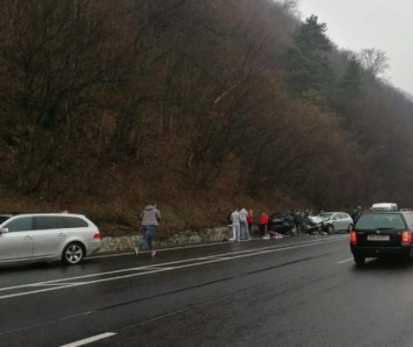 Șase persoane RĂNITE, una în COMĂ, în urma unui accident petrecut pe Valea Oltului