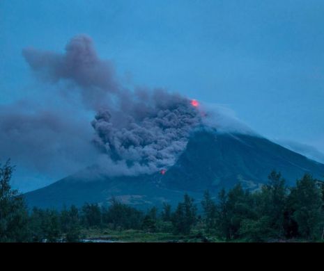 Un vulcan se pregăteşte de o erupţie majoră. 40.000 de persoane au fost evacuate