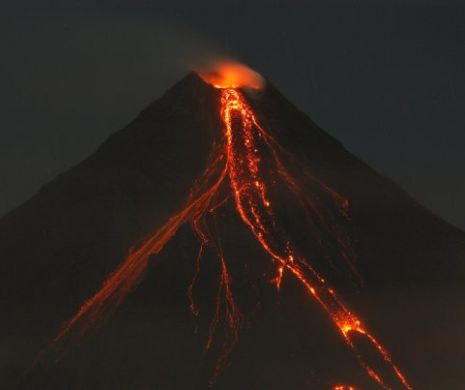 Vulcanului Mayon din Filipine a început să erupă (VIDEO)