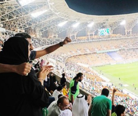 Zi ISTORICĂ în Arabia Saudită! Femeile AU ASISTAT pentru PRIMA OARĂ în tribune la un meci de fotbal - VIDEO EMOȚIONANT