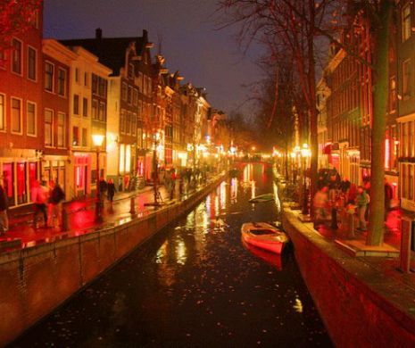 Ce NU mai aveţi voie să faceţi în Amsterdam când ajungeţi în zona FELINARELOR ROŞII