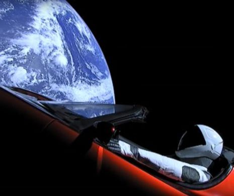 „Starman”, ȘOFERUL spațial. PĂMÂNTUL, văzut dintr-o DECAPOTABILĂ de pe ORBITĂ - VIDEO