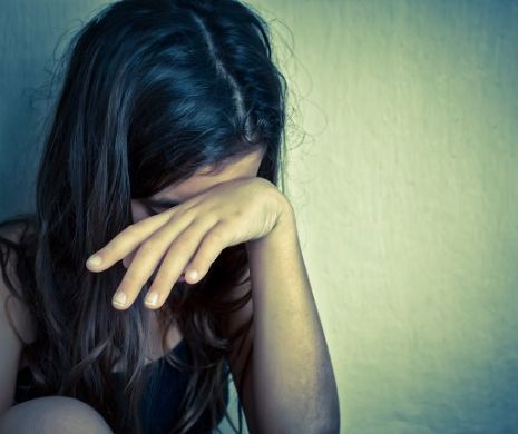 Un pedofil din Bihor a violat, repetat, o fetiță de 12 ani. A fost arestat abia după ce micuța a născut