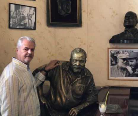 VACANȚĂ în CUBA: Năstase, la un pahar de rom cu bustul lui Hemingway