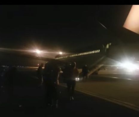 ACCIDENT teribil pe aeroport. O femeie a căzut dintr-un avion în MIȘCARE. VIDEO cutremurător