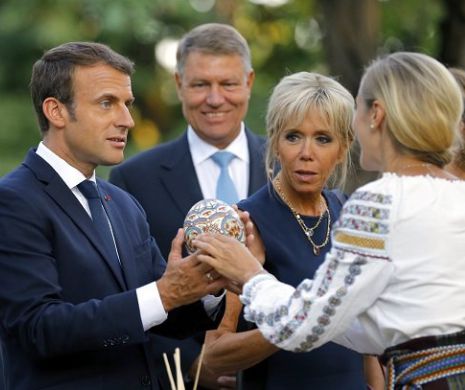 Brigitte Macron are o DUBLURĂ! Cineva solicită peste tot AVANTAJE în numele său, inclusiv bilete pentru Marele Premiu la Formula 1