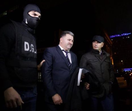 Capii Poliției Timiș, trimiși în judecată. Au constituit CEL MAI TARE GRUP INFRACȚIONAL, mână în mână cu hoții și evazioniștii