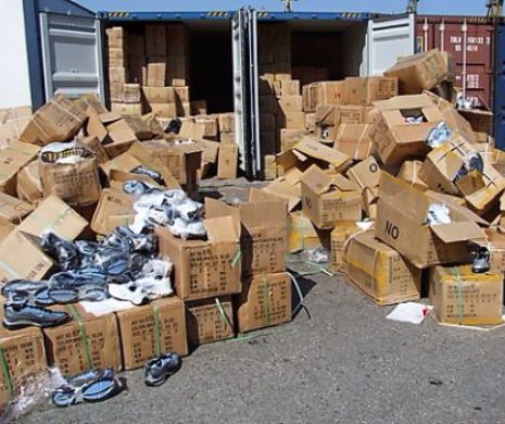 Contrabandă cu papuci, în valoare de 400.000 de euro, în portul Constanța
