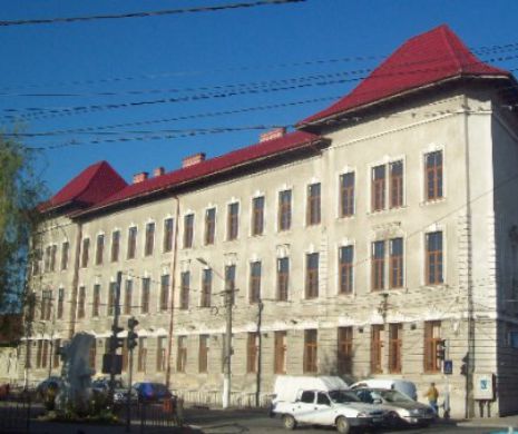 INcendiu la Colegiul Național C.D. Loga din Caransebeș. Elevii au fost evacuați