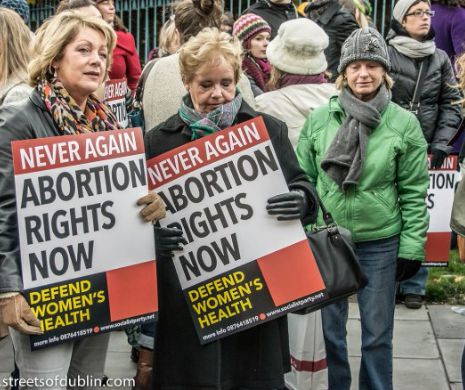 Irlanda va organiza un referendum pentru legalizarea avortului