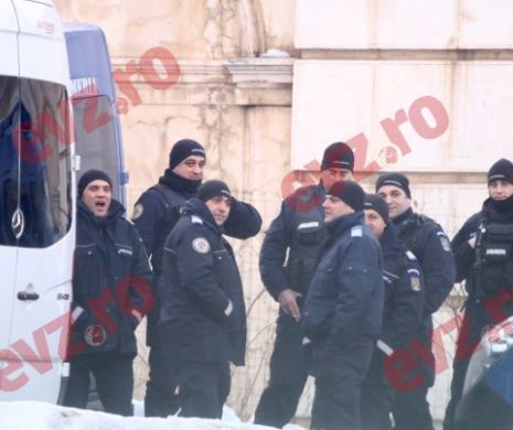 Jandarmii din CLUJ vor să bage la ÎNCHISOARE o persoană cu RETARD MINTAL care VINDEA CD-URI în PIAȚĂ